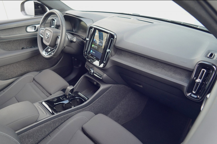 Volvo XC40 Single Motor Essential 69 kWh / 31dkm NAP / Elek. Trekhaak / Camera / Carplay / NL-Auto