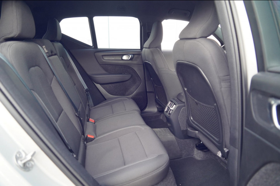 Volvo XC40 Single Motor Essential 69 kWh / 31dkm NAP / Elek. Trekhaak / Camera / Carplay / NL-Auto