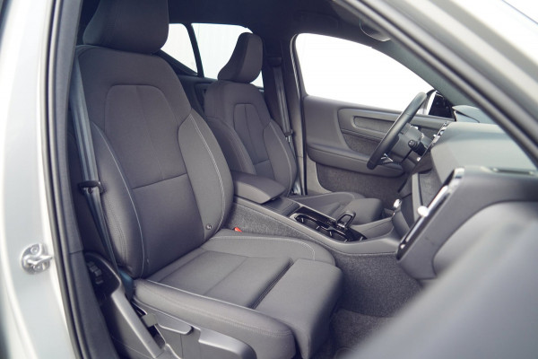 Volvo XC40 Single Motor Essential 69 kWh / 31dkm NAP / Elek. Trekhaak / Camera / Carplay / NL-Auto