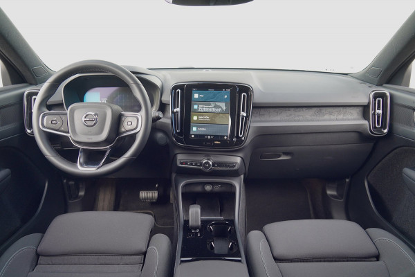 Volvo XC40 Single Motor Essential 69 kWh / 31dkm NAP / Elek. Trekhaak / Camera / Carplay / NL-Auto