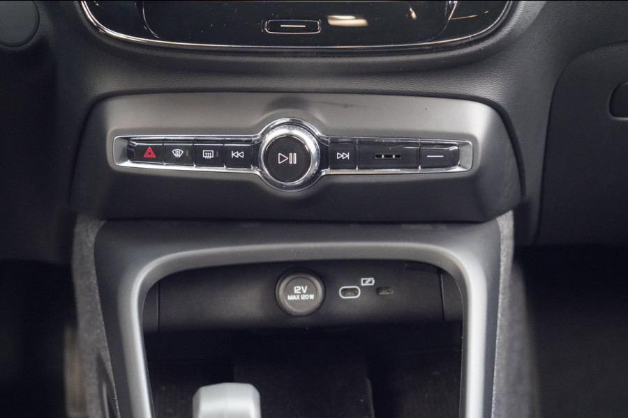 Volvo XC40 Single Motor Essential 69 kWh / 31dkm NAP / Elek. Trekhaak / Camera / Carplay / NL-Auto