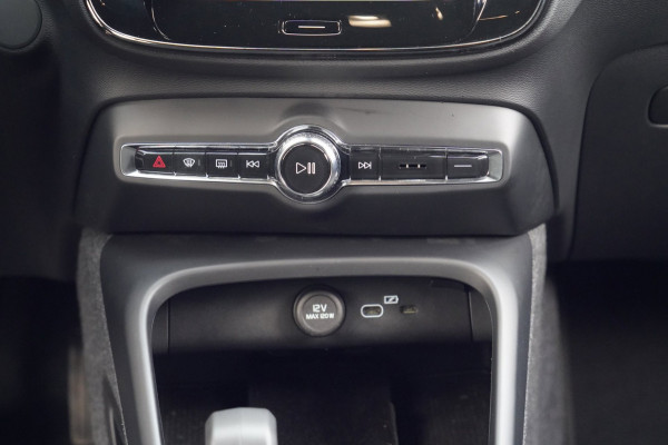 Volvo XC40 Single Motor Essential 69 kWh / 31dkm NAP / Elek. Trekhaak / Camera / Carplay / NL-Auto