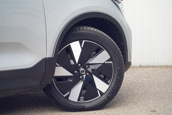 Volvo XC40 Single Motor Essential 69 kWh / 31dkm NAP / Elek. Trekhaak / Camera / Carplay / NL-Auto