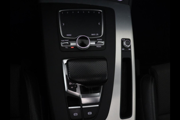 Audi Q5 2.0 TFSI S line | Panoramadak | Stoelverwarming | Virtual Cockpit | Camera | Carplay | Keyless | Side Assist | Full LED | Navigatie | Half leder | Sportstoelen | Parkeerhulp | Cruise control