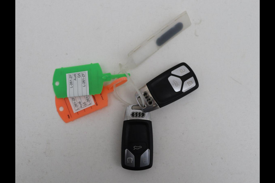 Audi Q5 2.0 TFSI S line | Panoramadak | Stoelverwarming | Virtual Cockpit | Camera | Carplay | Keyless | Side Assist | Full LED | Navigatie | Half leder | Sportstoelen | Parkeerhulp | Cruise control