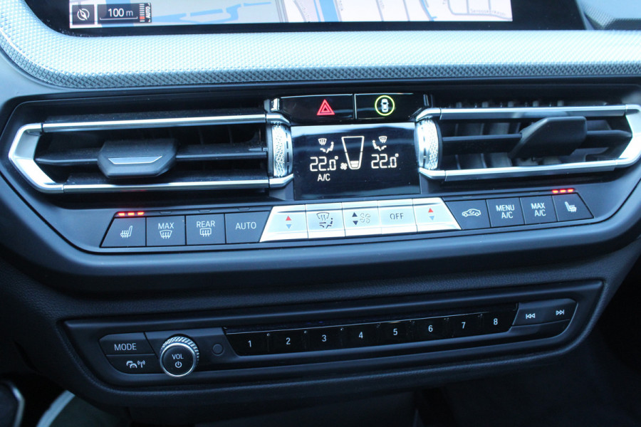 BMW 1-serie 118i 141pk High Executive Edition M-Sport AUTOMAAT Panoramadak NL-Auto NAP Clima Cruise Navi Camera Leder El. Klep 18"LMV