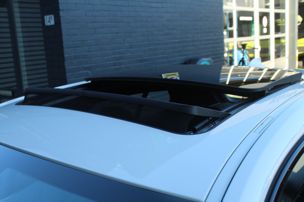 BMW 1-serie 118i 141pk High Executive Edition M-Sport AUTOMAAT Panoramadak NL-Auto NAP Clima Cruise Navi Camera Leder El. Klep 18"LMV