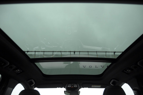 Volvo XC60 T6 350PK Automaat AWD Plus Black Edition Panoramadak/ Elektrisch bedienbare voorstoelen met geheugen/ Stoelverwarming/ Stuurverwarming/ Harman Kardon audio/ 360 Camera/