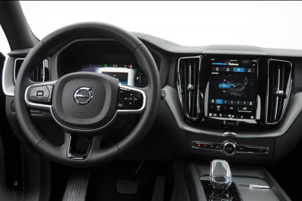 Volvo XC60 T6 350PK Automaat AWD Plus Black Edition Panoramadak/ Elektrisch bedienbare voorstoelen met geheugen/ Stoelverwarming/ Stuurverwarming/ Harman Kardon audio/ 360 Camera/