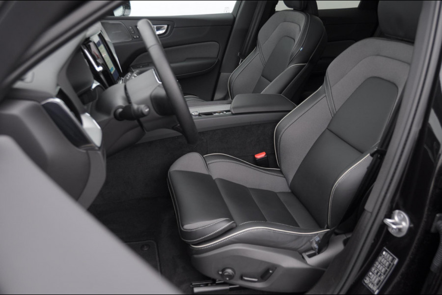 Volvo XC60 T6 350PK Automaat AWD Plus Black Edition Panoramadak/ Elektrisch bedienbare voorstoelen met geheugen/ Stoelverwarming/ Stuurverwarming/ Harman Kardon audio/ 360 Camera/