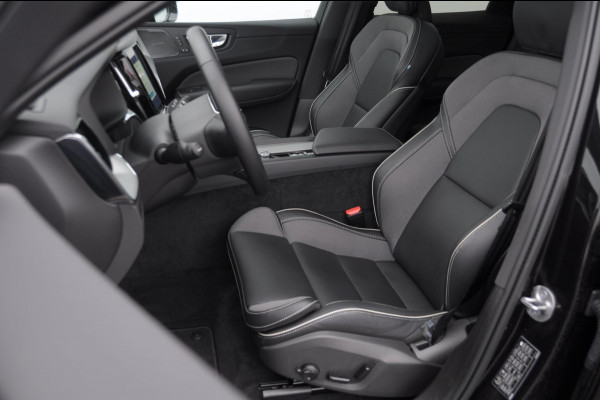 Volvo XC60 T6 350PK Automaat AWD Plus Black Edition Panoramadak/ Elektrisch bedienbare voorstoelen met geheugen/ Stoelverwarming/ Stuurverwarming/ Harman Kardon audio/ 360 Camera/