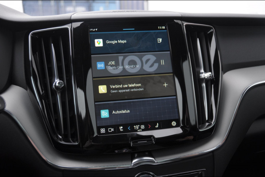 Volvo XC60 T6 350PK Automaat AWD Plus Black Edition Panoramadak/ Elektrisch bedienbare voorstoelen met geheugen/ Stoelverwarming/ Stuurverwarming/ Harman Kardon audio/ 360 Camera/