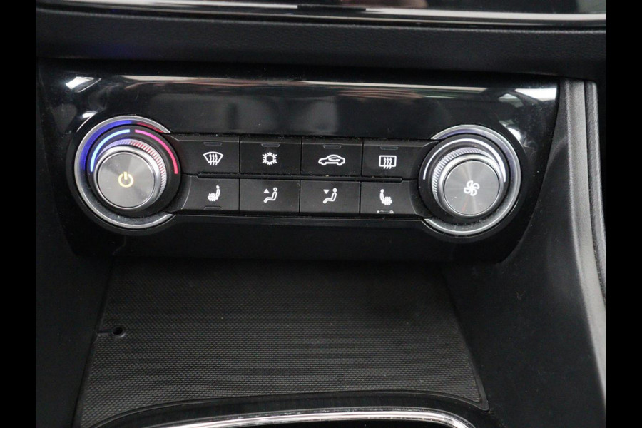 MG ZS EV Luxury 45 kWh | Panoramadak | Leder | Stoelverwarming | Carplay | Adaptive cruise | Camera | Keyless | Full LED | Navigatie