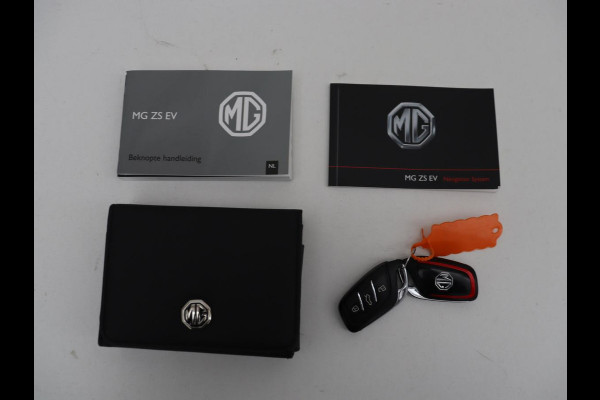 MG ZS EV Luxury 45 kWh | Panoramadak | Leder | Stoelverwarming | Carplay | Adaptive cruise | Camera | Keyless | Full LED | Navigatie