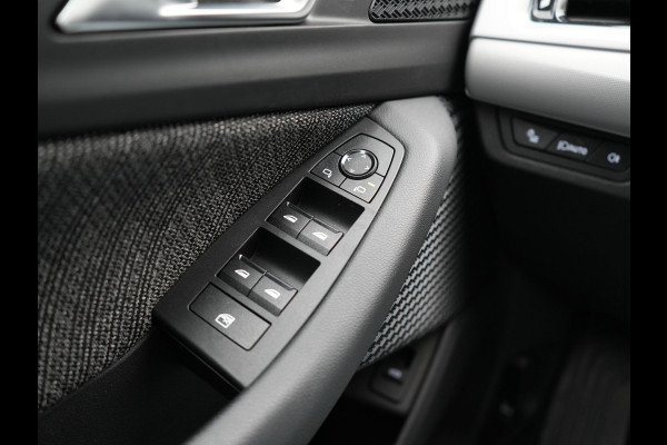 BMW 2 Serie Active Tourer 218i Executive 136pk Dealer O.H | Widescreen Navi | Camera | Voorstoelen Verwarmd | Apple Carplay | LED Koplampen | Navigatie | DAB | Cruise Control |