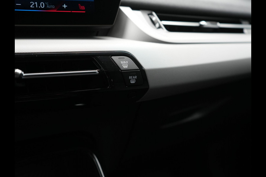 BMW 2 Serie Active Tourer 218i Executive 136pk Dealer O.H | Widescreen Navi | Camera | Voorstoelen Verwarmd | Apple Carplay | LED Koplampen | Navigatie | DAB | Cruise Control |