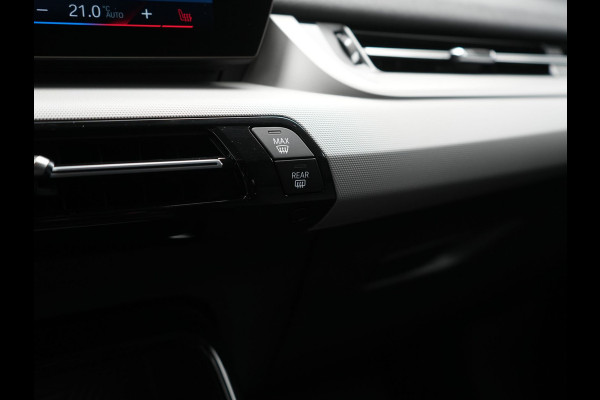 BMW 2 Serie Active Tourer 218i Executive 136pk Dealer O.H | Widescreen Navi | Camera | Voorstoelen Verwarmd | Apple Carplay | LED Koplampen | Navigatie | DAB | Cruise Control |