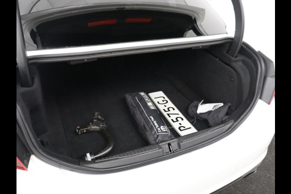 Alfa Romeo Giulia 2.0T Sprint | Leder | Adaptive cruise | Stoel & stuurverwarming | Trekhaak | Camera | Sportstoelen | Keyless | Carplay | Bi-Xenon | Climate control | Navigatie