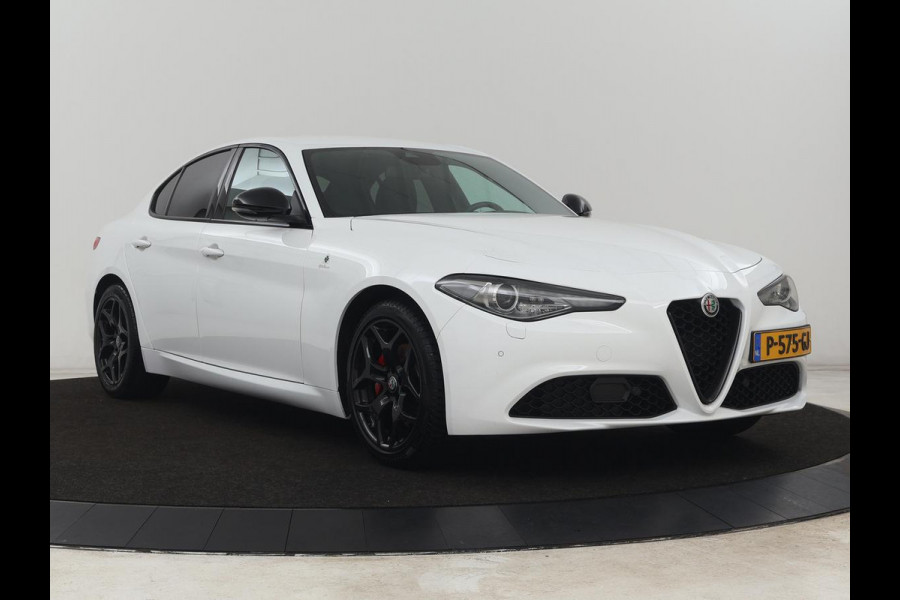 Alfa Romeo Giulia 2.0T Sprint | Leder | Adaptive cruise | Stoel & stuurverwarming | Trekhaak | Camera | Sportstoelen | Keyless | Carplay | Bi-Xenon | Climate control | Navigatie