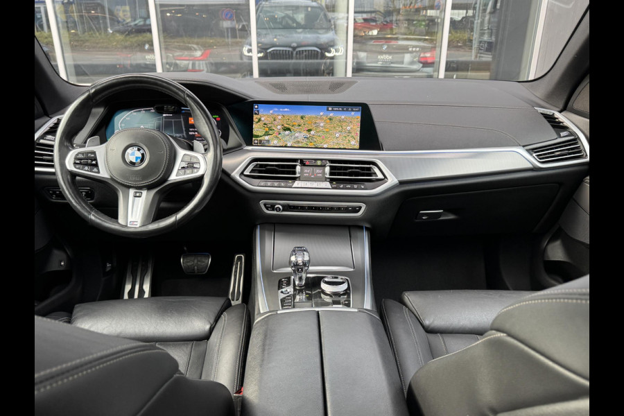 BMW X5 xDrive45e High Executive M Sport Pakket Automaat / Panoramadak / Active Steering / Trekhaak / Head-Up Display / Comfortstoelen / Laserlight / Driving Assistant Professional / 21 Inch / Luchtvering / Hifi / Craftedclarity / Shadow Line / M Sportremsysteem