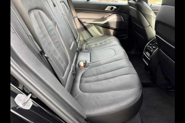 BMW X5 xDrive45e High Executive M Sport Pakket Automaat / Panoramadak / Active Steering / Trekhaak / Head-Up Display / Comfortstoelen / Laserlight / Driving Assistant Professional / 21 Inch / Luchtvering / Hifi / Craftedclarity / Shadow Line / M Sportremsysteem