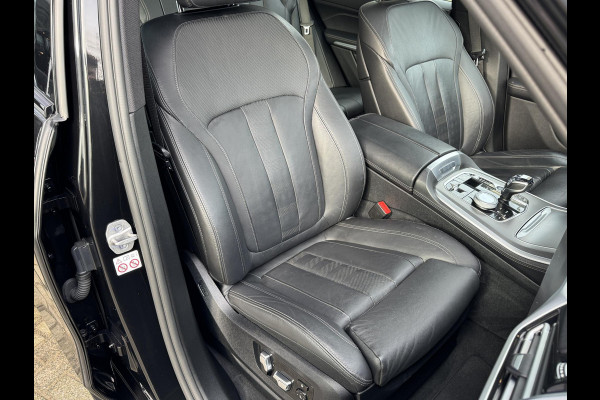 BMW X5 xDrive45e High Executive M Sport Pakket Automaat / Panoramadak / Active Steering / Trekhaak / Head-Up Display / Comfortstoelen / Laserlight / Driving Assistant Professional / 21 Inch / Luchtvering / Hifi / Craftedclarity / Shadow Line / M Sportremsysteem
