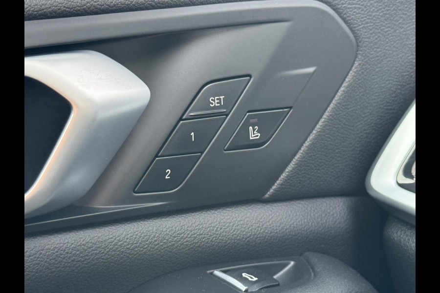 BMW X5 xDrive45e High Executive M Sport Pakket Automaat / Panoramadak / Active Steering / Trekhaak / Head-Up Display / Comfortstoelen / Laserlight / Driving Assistant Professional / 21 Inch / Luchtvering / Hifi / Craftedclarity / Shadow Line / M Sportremsysteem