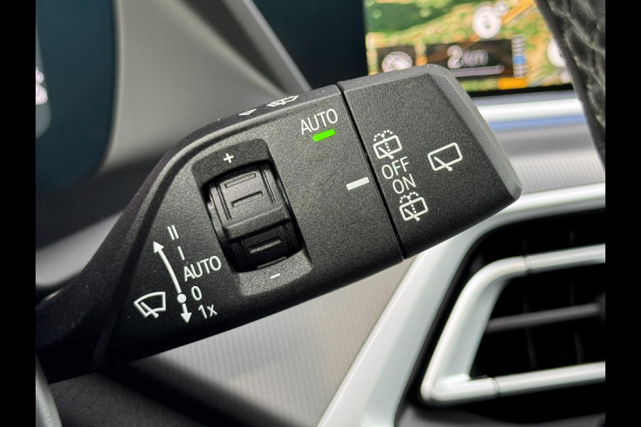 BMW X5 xDrive45e High Executive M Sport Pakket Automaat / Panoramadak / Active Steering / Trekhaak / Head-Up Display / Comfortstoelen / Laserlight / Driving Assistant Professional / 21 Inch / Luchtvering / Hifi / Craftedclarity / Shadow Line / M Sportremsysteem