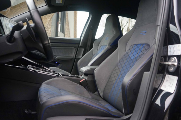 Volkswagen Golf 8R R 4Motion 320PK