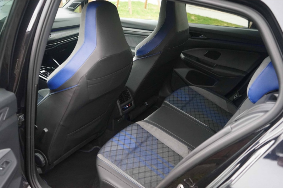 Volkswagen Golf 8R R 4Motion 320PK