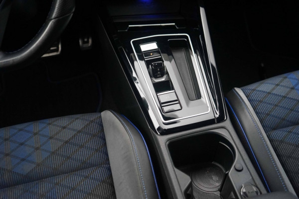 Volkswagen Golf 8R R 4Motion 320PK