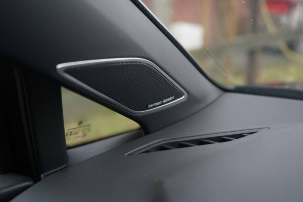 Volkswagen Golf 8R R 4Motion 320PK