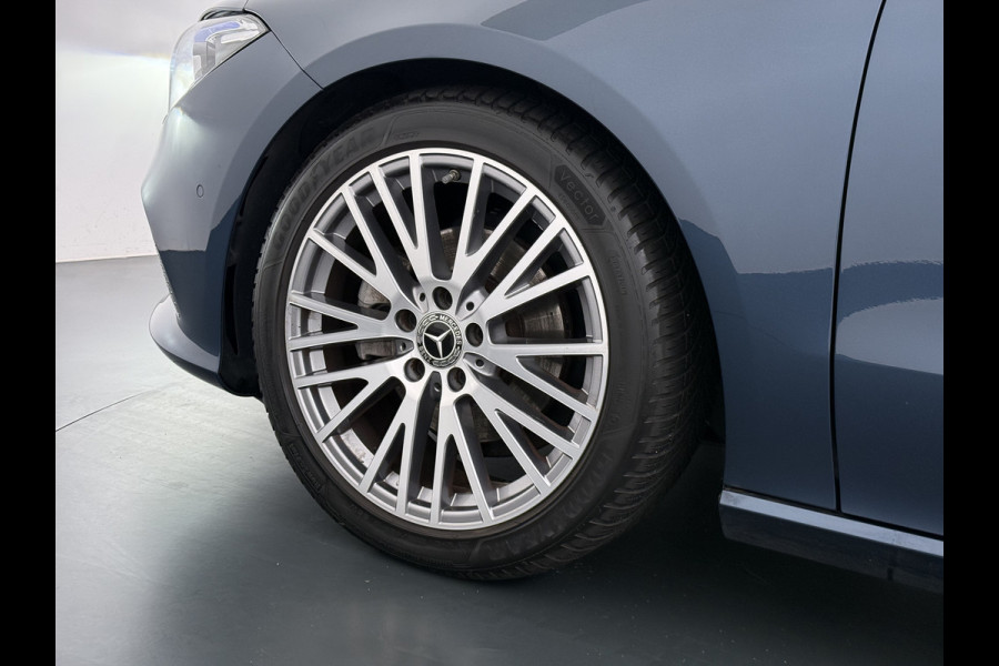 Mercedes-Benz CLA-Klasse 180 Shooting Brake Luxury // Panoramadak // Distronic // Memory // MultiBeam LED // Camera // Sfeerverlichting // Keyless