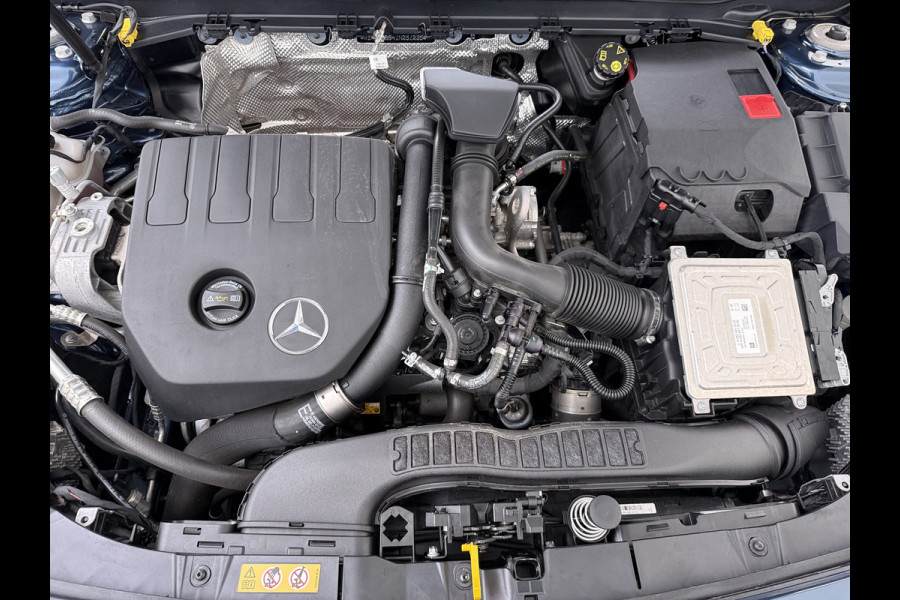 Mercedes-Benz CLA-Klasse 180 Shooting Brake Luxury // Panoramadak // Distronic // Memory // MultiBeam LED // Camera // Sfeerverlichting // Keyless