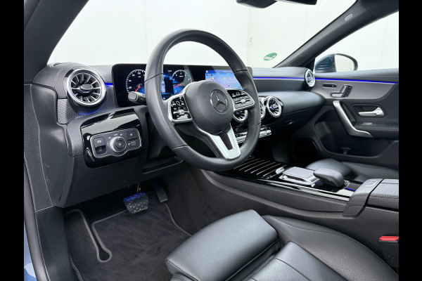 Mercedes-Benz CLA-Klasse 180 Shooting Brake Luxury // Panoramadak // Distronic // Memory // MultiBeam LED // Camera // Sfeerverlichting // Keyless