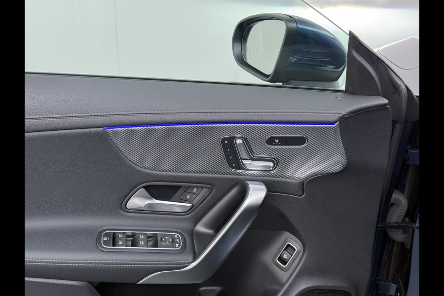 Mercedes-Benz CLA-Klasse 180 Shooting Brake Luxury // Panoramadak // Distronic // Memory // MultiBeam LED // Camera // Sfeerverlichting // Keyless