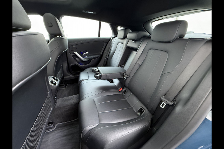 Mercedes-Benz CLA-Klasse 180 Shooting Brake Luxury // Panoramadak // Distronic // Memory // MultiBeam LED // Camera // Sfeerverlichting // Keyless