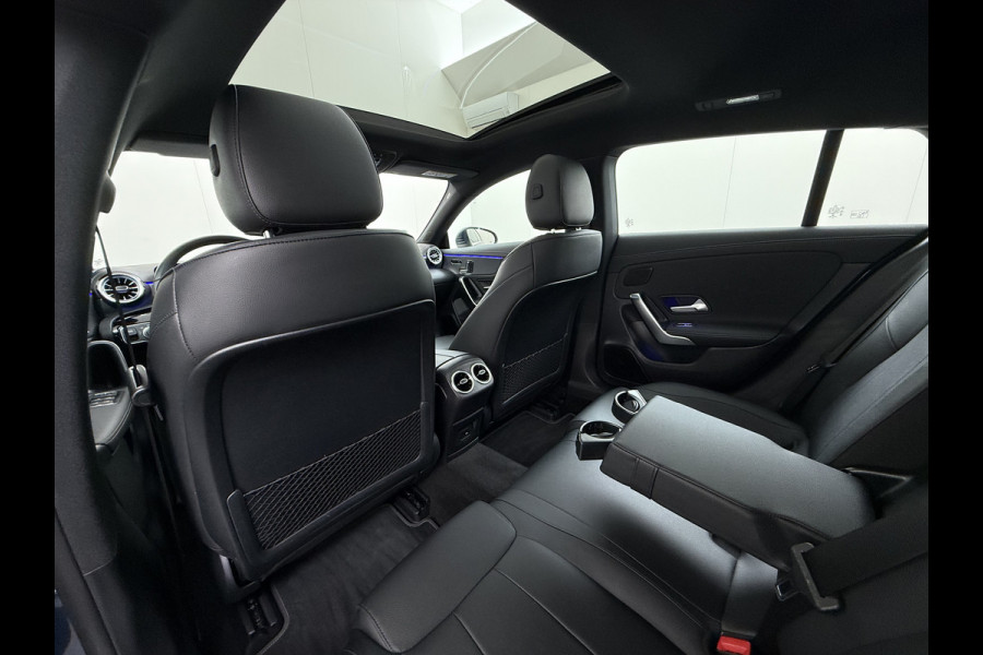 Mercedes-Benz CLA-Klasse 180 Shooting Brake Luxury // Panoramadak // Distronic // Memory // MultiBeam LED // Camera // Sfeerverlichting // Keyless