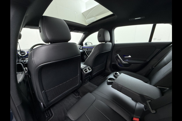 Mercedes-Benz CLA-Klasse 180 Shooting Brake Luxury // Panoramadak // Distronic // Memory // MultiBeam LED // Camera // Sfeerverlichting // Keyless