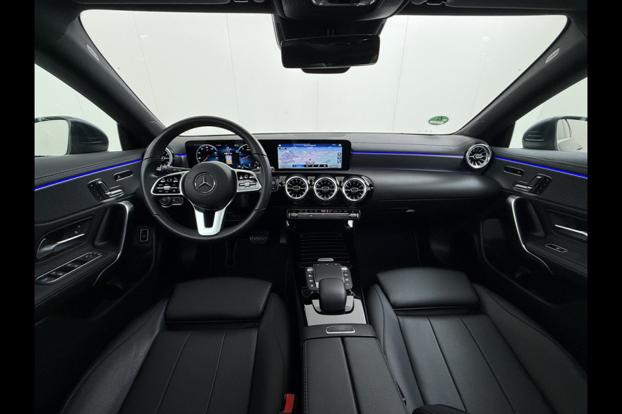 Mercedes-Benz CLA-Klasse 180 Shooting Brake Luxury // Panoramadak // Distronic // Memory // MultiBeam LED // Camera // Sfeerverlichting // Keyless