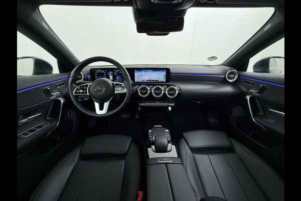 Mercedes-Benz CLA-Klasse 180 Shooting Brake Luxury // Panoramadak // Distronic // Memory // MultiBeam LED // Camera // Sfeerverlichting // Keyless