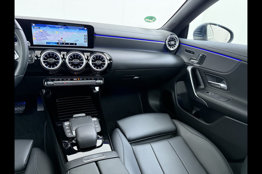Mercedes-Benz CLA-Klasse 180 Shooting Brake Luxury // Panoramadak // Distronic // Memory // MultiBeam LED // Camera // Sfeerverlichting // Keyless