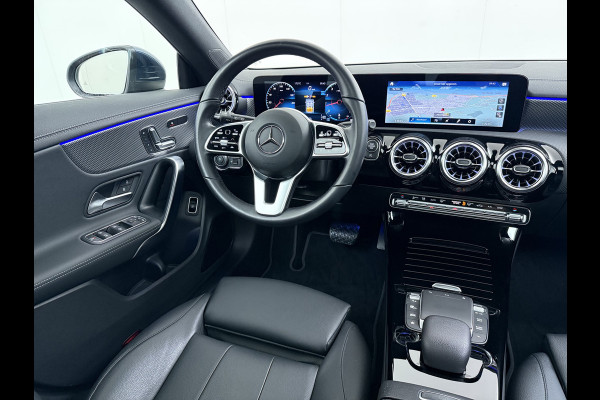 Mercedes-Benz CLA-Klasse 180 Shooting Brake Luxury // Panoramadak // Distronic // Memory // MultiBeam LED // Camera // Sfeerverlichting // Keyless