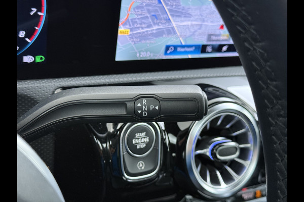 Mercedes-Benz CLA-Klasse 180 Shooting Brake Luxury // Panoramadak // Distronic // Memory // MultiBeam LED // Camera // Sfeerverlichting // Keyless