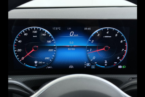 Mercedes-Benz CLA-Klasse 180 Shooting Brake Luxury // Panoramadak // Distronic // Memory // MultiBeam LED // Camera // Sfeerverlichting // Keyless