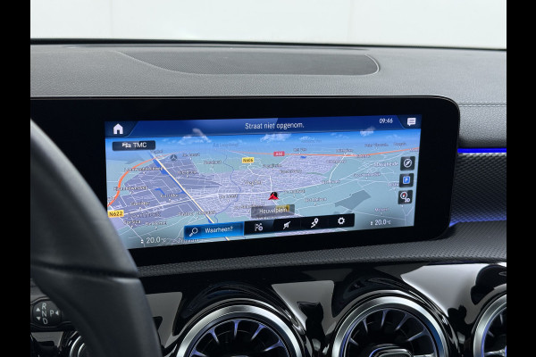 Mercedes-Benz CLA-Klasse 180 Shooting Brake Luxury // Panoramadak // Distronic // Memory // MultiBeam LED // Camera // Sfeerverlichting // Keyless