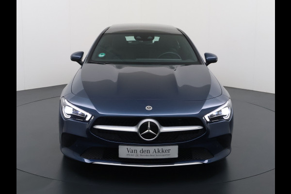 Mercedes-Benz CLA-Klasse 180 Shooting Brake Luxury // Panoramadak // Distronic // Memory // MultiBeam LED // Camera // Sfeerverlichting // Keyless