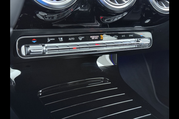 Mercedes-Benz CLA-Klasse 180 Shooting Brake Luxury // Panoramadak // Distronic // Memory // MultiBeam LED // Camera // Sfeerverlichting // Keyless