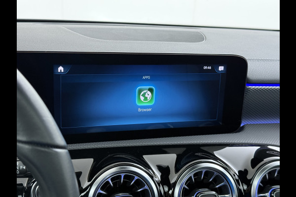 Mercedes-Benz CLA-Klasse 180 Shooting Brake Luxury // Panoramadak // Distronic // Memory // MultiBeam LED // Camera // Sfeerverlichting // Keyless