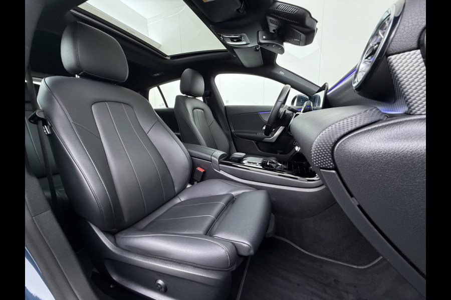 Mercedes-Benz CLA-Klasse 180 Shooting Brake Luxury // Panoramadak // Distronic // Memory // MultiBeam LED // Camera // Sfeerverlichting // Keyless